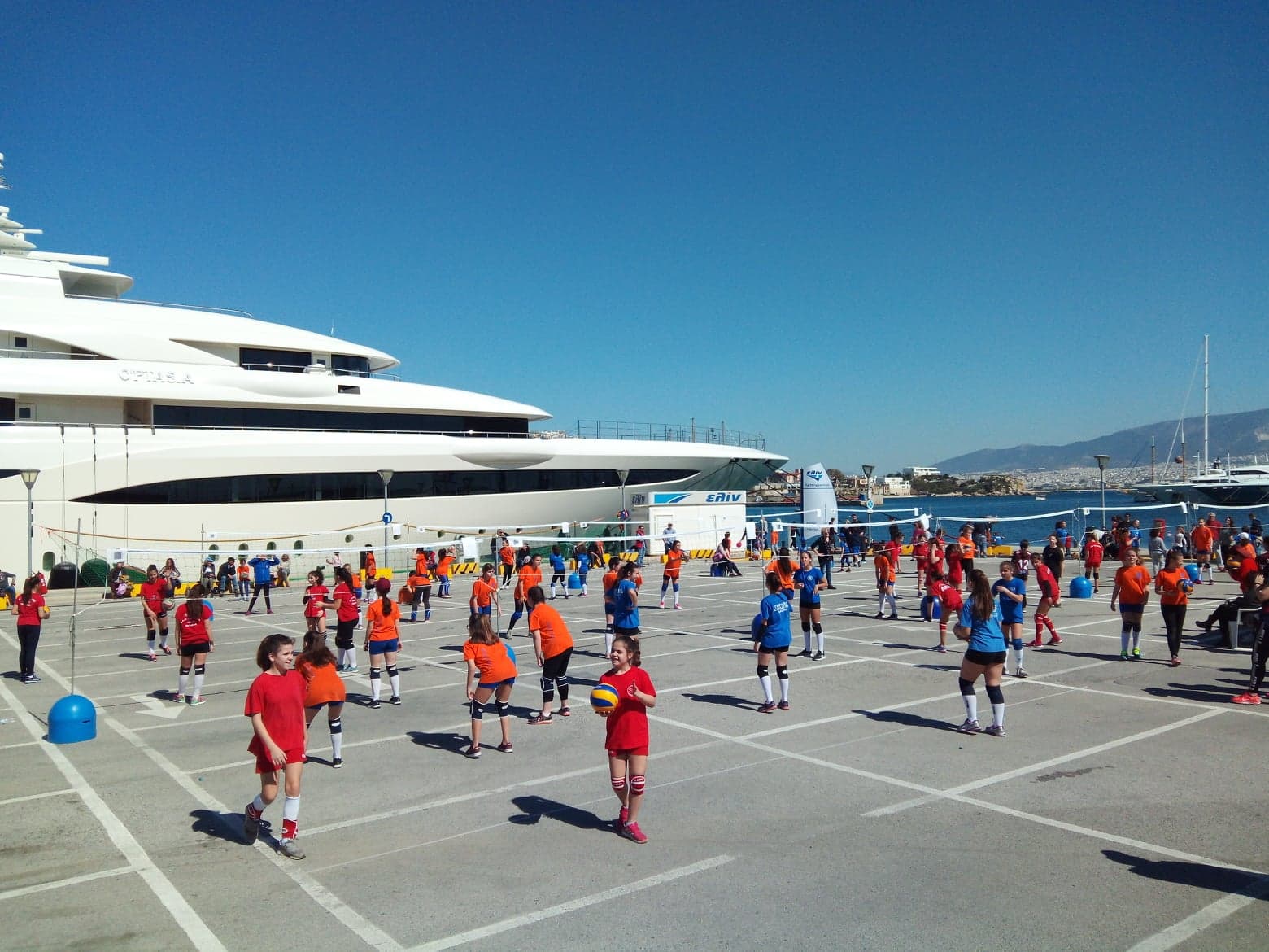 Read more about the article Εντυπωσιακό πορτοκαλί σκηνικό στη Μαρίνα Ζέας! (10/03/2019)